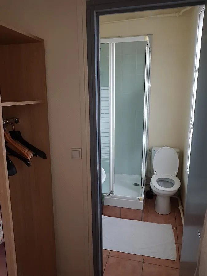Au Royal Mad Otel