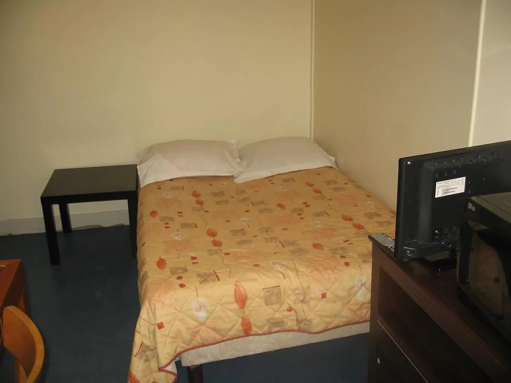 Au Royal Mad Hotel Parigi