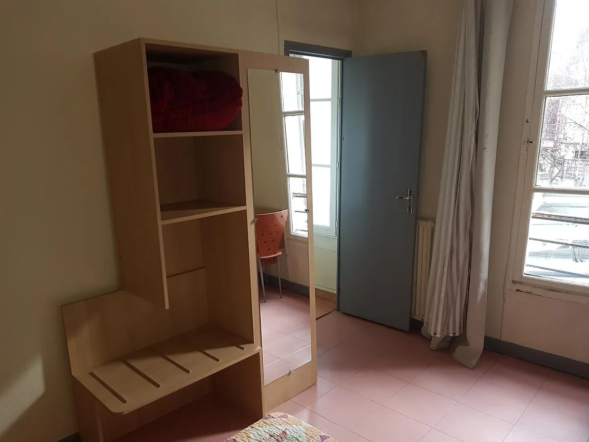 Au Royal Mad 3* Parigi