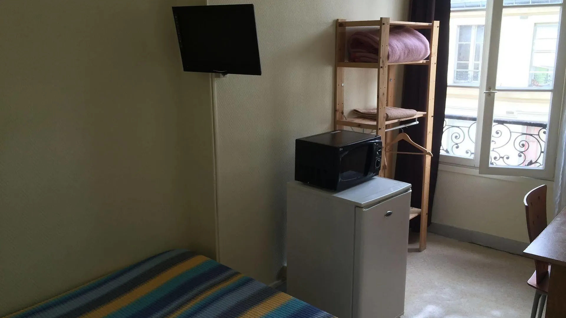 Au Royal Mad 3* Parigi