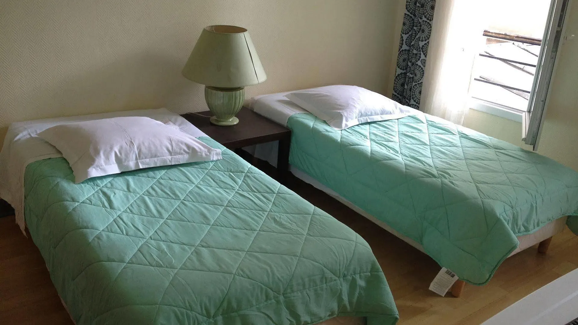 Au Royal Mad Hotel